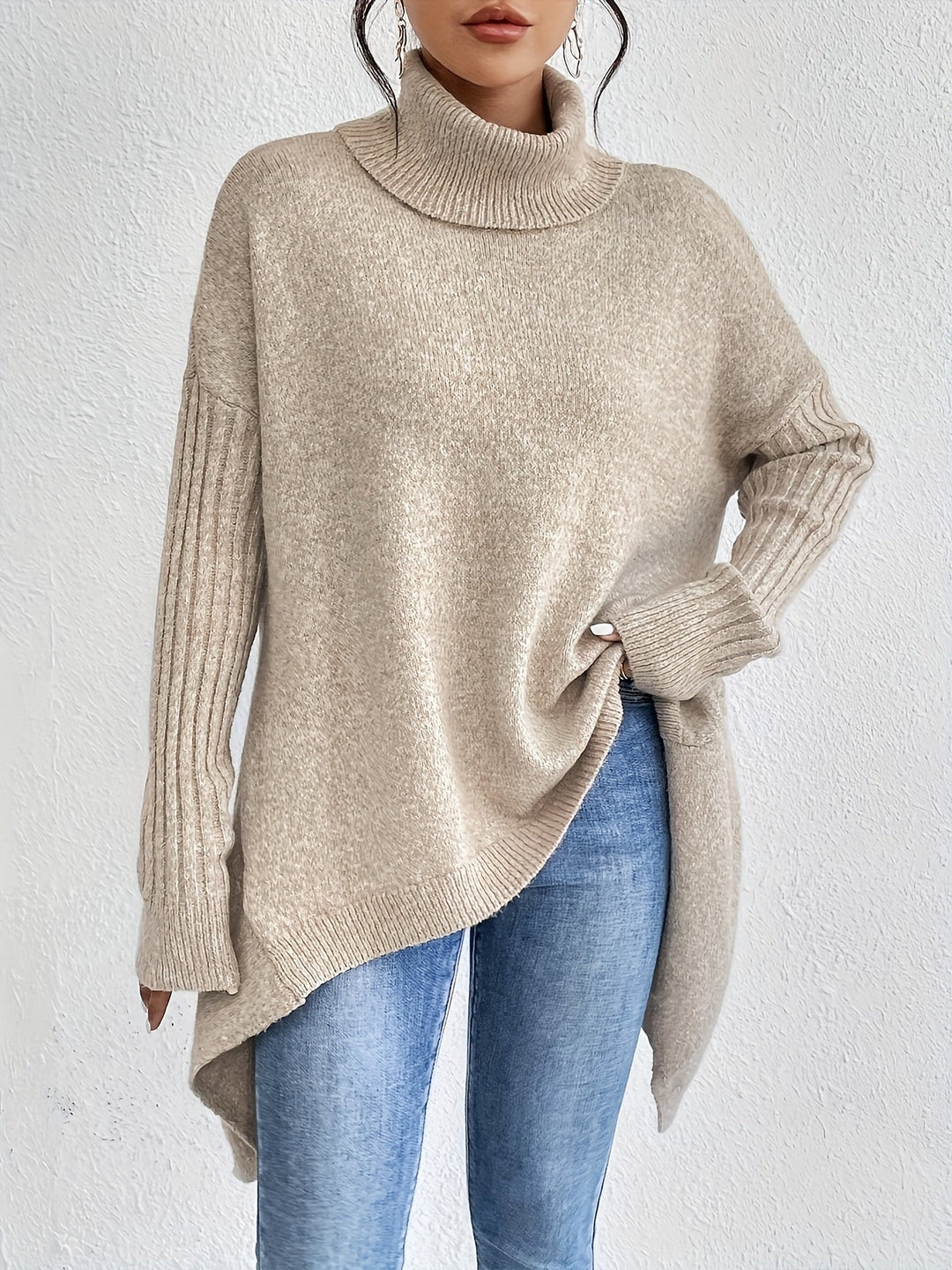 Oversized turtleneck sweater in light knit, long sleeves with ribbed cuffs