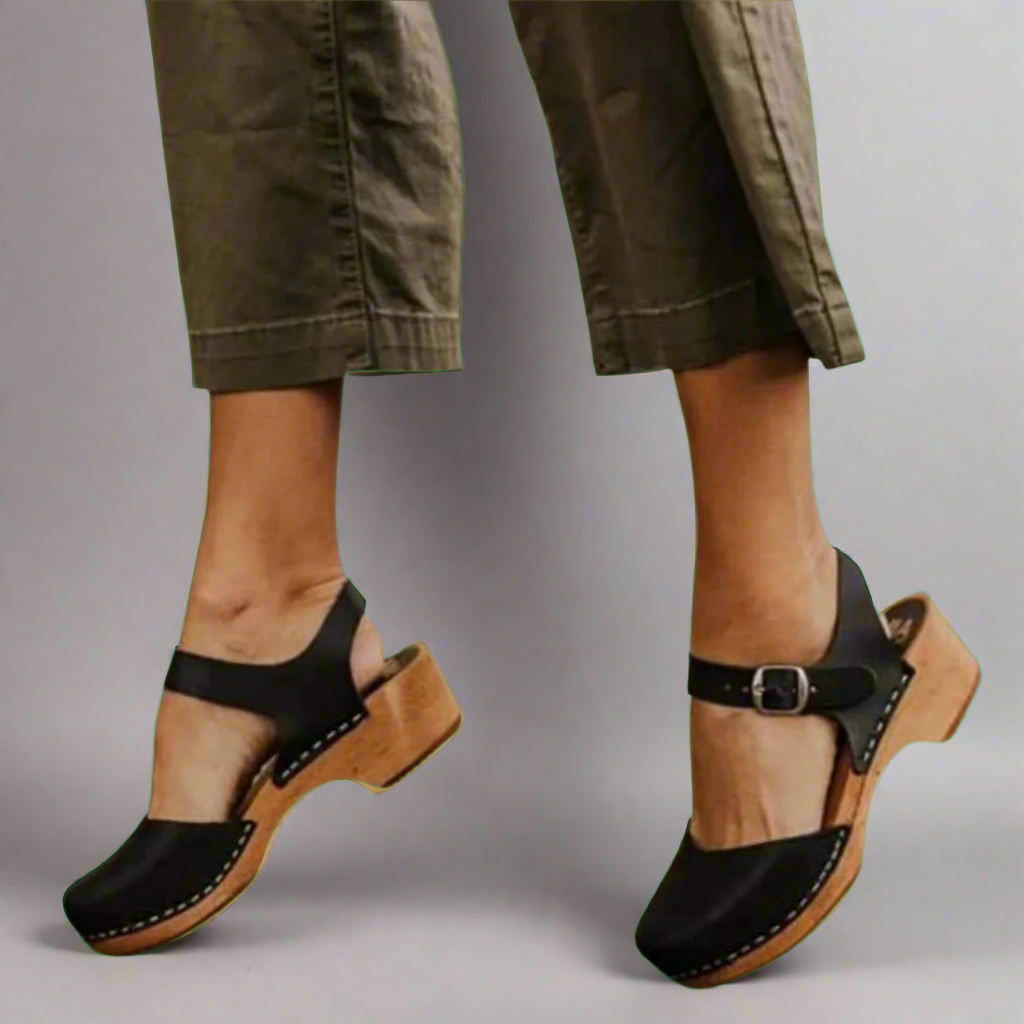 Black / 9