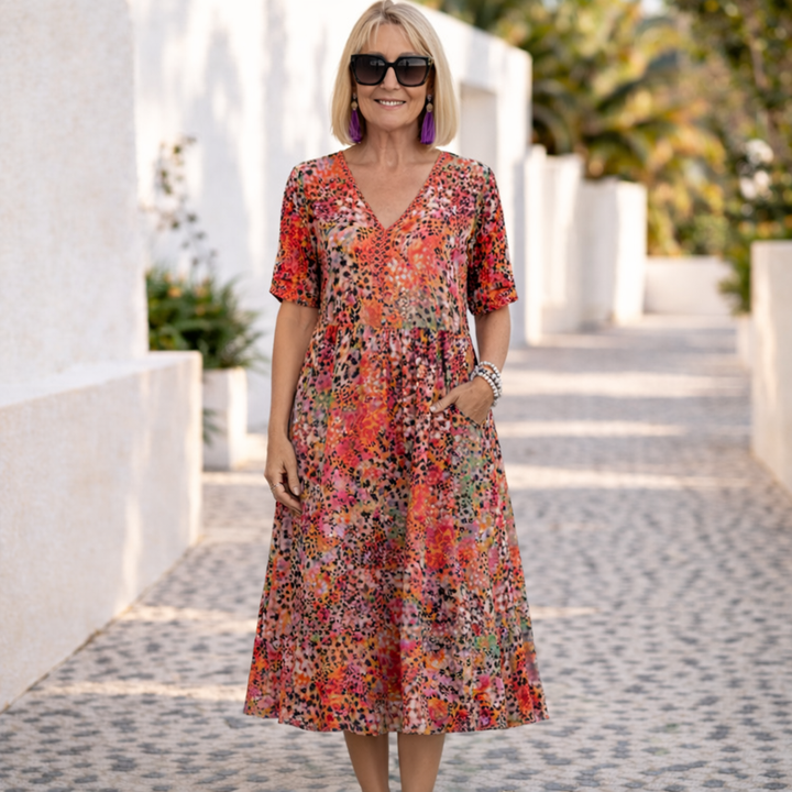 Floral midi dress in scarlet red, V-neck and short sleeves with tiered skirt