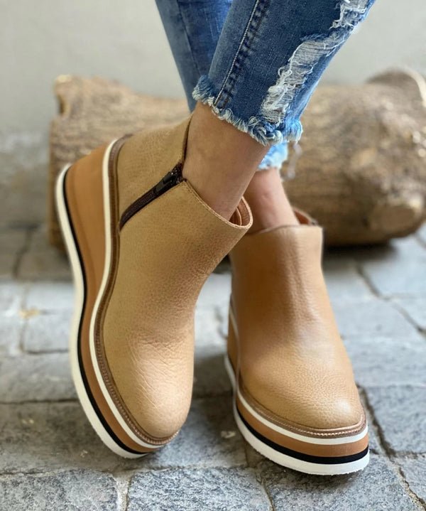 Platform slip-on boots in beige leather with side gore and white-brown striped sole