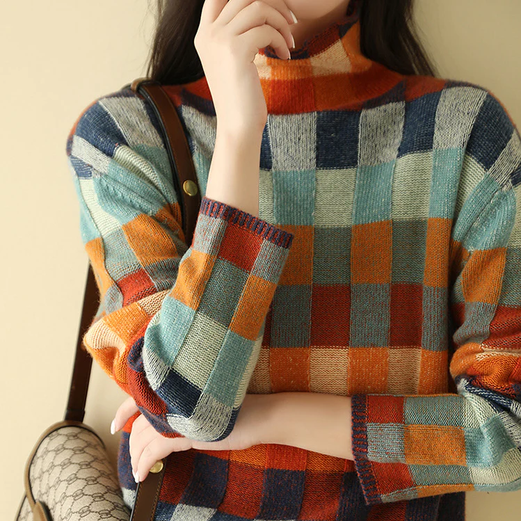 Crew neck checkered sweater with long sleeves; multicolor patchwork square knit
