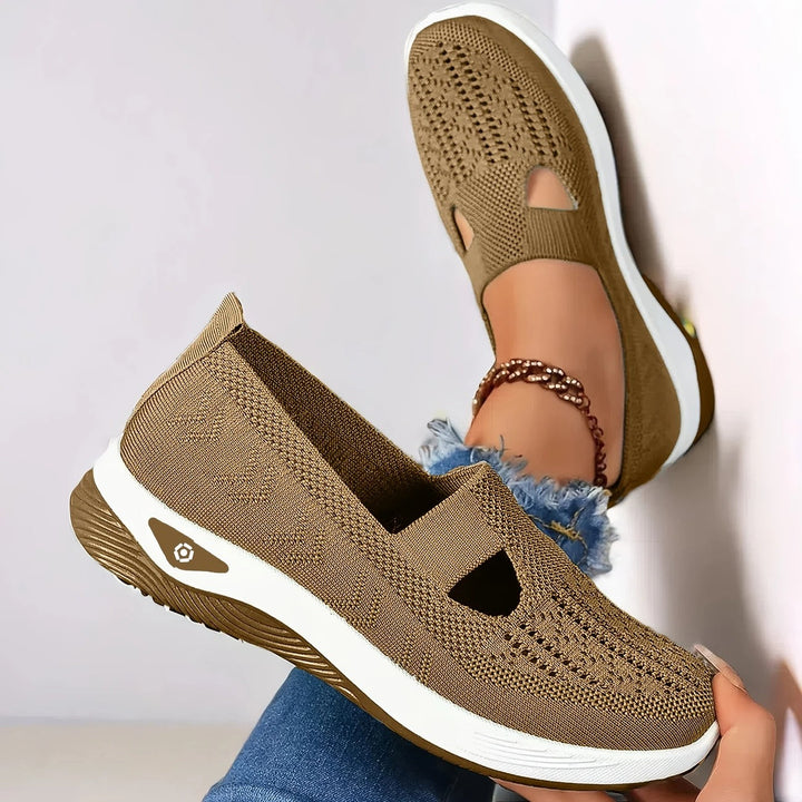 Women’s non-slip mesh slip-on trainers in beige with white sole