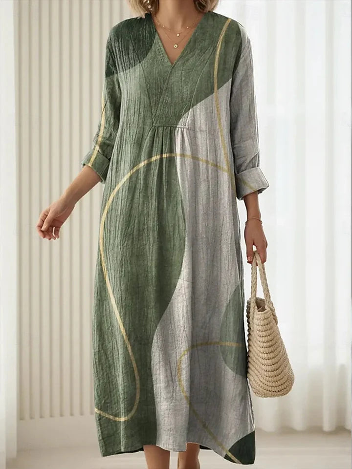 Everyday comfort dress in dark green with lighter overlay, V-neck, three-quarter sleeves