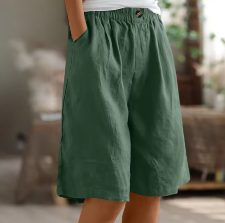 Green elastic waist mid-thigh shorts with front pockets